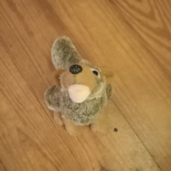 Bass Pro Shops Critter Callers Plush Howling Coyote Wolf - Picture 2 of 5